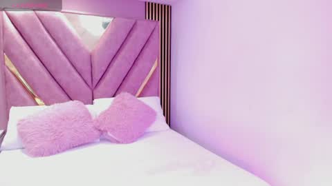 Snapshot of zhara_pearl_ chatting on August 5, 7:28 pm Kamila online show from August 5, 7:28 pm