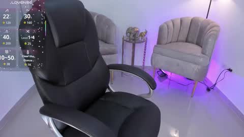 Snapshot of zharaa_fox chatting on November 18, 3:56 am Zhara online show from November 18, 3:56 am