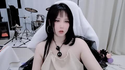 zhen online show from April 4, 2:47 pm