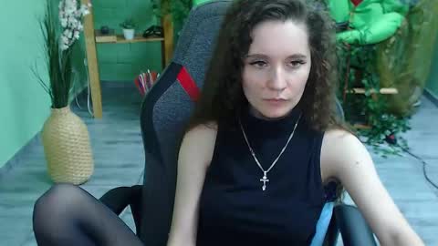 zianichols online show from February 13, 9:49 pm