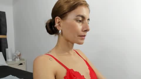 Snapshot of ziataylor chatting on February 16, 10:32 pm ziataylor online show from February 16, 10:32 pm