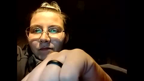 Snapshot of zigggyzaggs chatting on March 6, 9:14 am Ziggy online show from March 6, 9:14 am