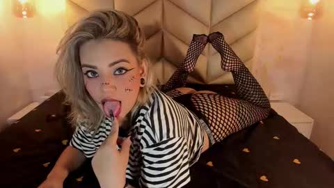 zihaadams_ online show from March 19, 8:46 pm