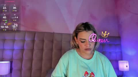 zihaadams_ online show from April 5, 7:33 pm