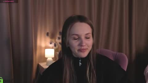 Snapshot of zlata__fox chatting on May 21, 8:54 am Zlata Mon Tue Thu Fri Sun Sa GMT 3 0000pm - 0600pm online show from May 21, 8:54 am