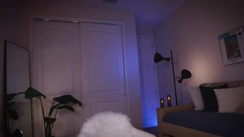 Snapshot of zlicious chatting on November 11, 11:49 pm Zara Join next live at 5PM EST online show from November 11, 11:49 pm