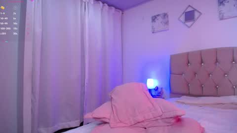 Snapshot of zoe_alanaa chatting on December 14, 5:03 pm ZOEE online show from December 14, 5:03 pm