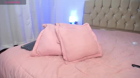 Snapshot of zoe_alanaa chatting on January 21, 2:33 am ZOEE online show from January 21, 2:33 am