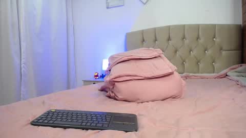 Snapshot of zoe_alanaa chatting on February 2, 2:06 am ZOEE online show from February 2, 2:06 am