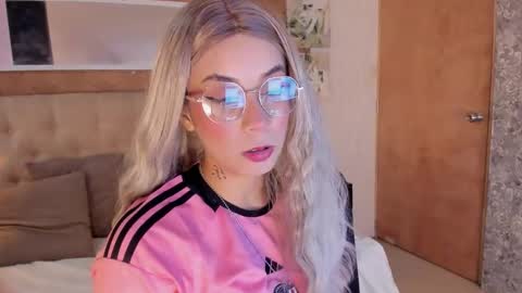 Snapshot of zoe_alanaa chatting on September 23, 7:39 pm ZOEE online show from September 23, 7:39 pm