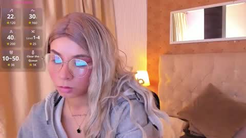 Snapshot of zoe_alanaa chatting on October 19, 10:05 am ZOEE online show from October 19, 10:05 am