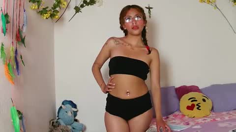 Snapshot of zoe_ch_ chatting on October 10, 9:19 am zoe_ch_ online show from October 10, 9:19 am