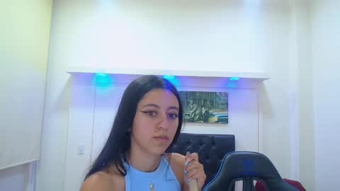 Z O E online show from February 23, 5:07 pm