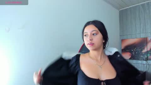 Z O E online show from April 5, 12:02 pm