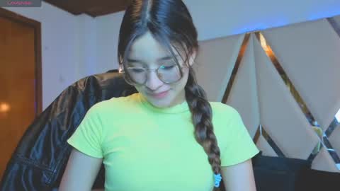 Snapshot of zoe_dear chatting on June 3, 2:08 pm zoe_dear online show from June 3, 2:08 pm