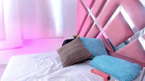 zoe_evaanss_ online show from March 21, 7:50 pm