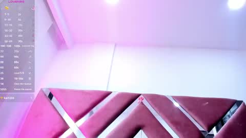 zoe_evaanss_ online show from April 14, 8:26 pm