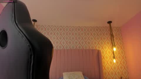 Snapshot of zoe_foster4 chatting on October 23, 7:45 pm ZOE online show from October 23, 7:45 pm