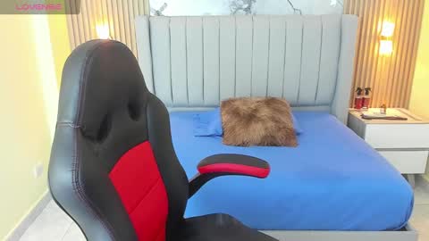 Snapshot of zoe_foster4 chatting on November 18, 12:42 pm ZOE online show from November 18, 12:42 pm