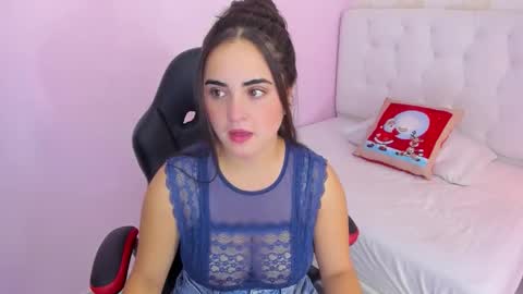 Snapshot of zoe_foster4 chatting on December 2, 12:43 pm ZOE online show from December 2, 12:43 pm