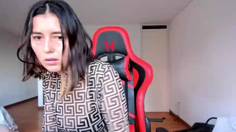 ZOE online show from February 19, 10:31 pm