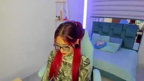 zoe_jonesx online show from April 16, 3:40 am