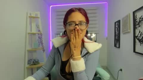 zoe_jonesx online show from April 18, 3:43 am