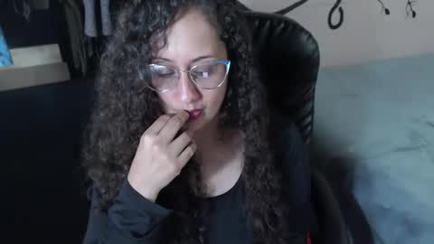 Snapshot of zoe_koller chatting on May 6, 4:01 pm Zoe Koller online show from May 6, 4:01 pm