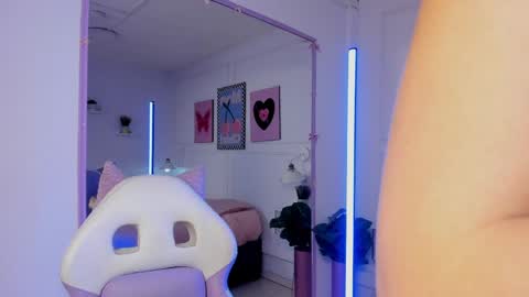 Zoe Lynch online show from April 9, 11:37 am