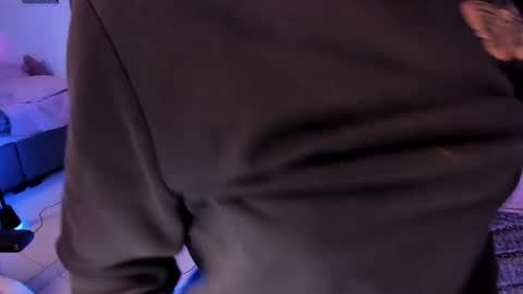 Zoe Lynch online show from April 21, 12:00 pm