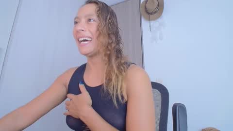 Snapshot of zoe_moon85 chatting on February 5, 10:25 pm zoe online show from February 5, 10:25 pm