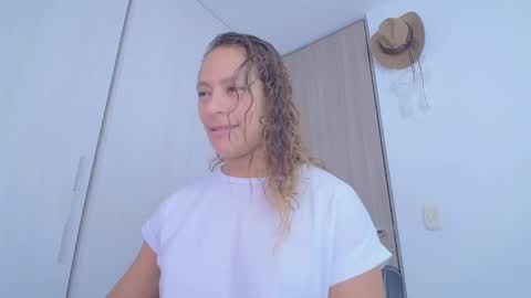 Snapshot of zoe_moon85 chatting on February 19, 10:28 pm zoe online show from February 19, 10:28 pm