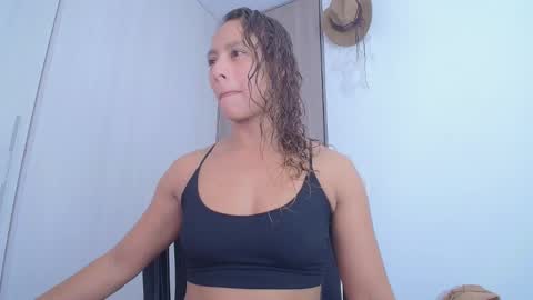 Snapshot of zoe_moon85 chatting on February 25, 9:46 pm zoe online show from February 25, 9:46 pm