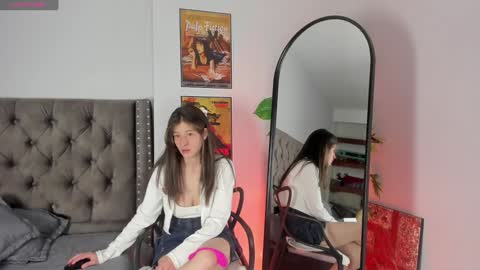 Snapshot of zoe_olsen__ chatting on February 1, 4:22 pm Zoe Olsen online show from February 1, 4:22 pm