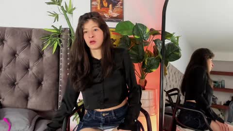 Snapshot of zoe_olsen__ chatting on February 7, 1:32 pm Zoe Olsen online show from February 7, 1:32 pm