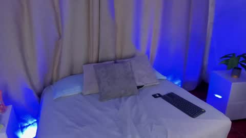 zoe_rousee_ online show from July 16, 12:11 pm