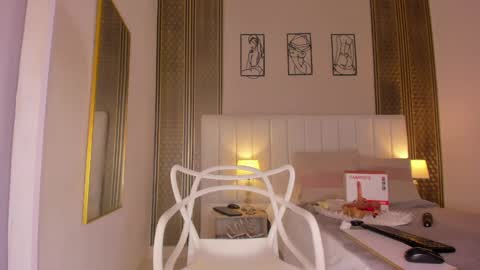 Hi guys i am Zoe  online show from April 4, 11:40 am