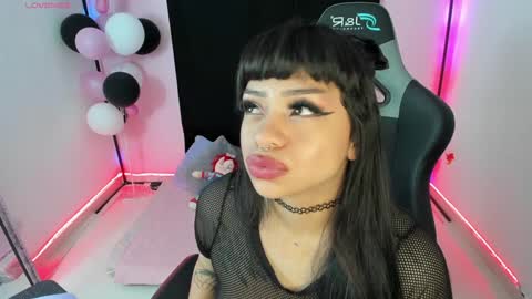 zoe_sullivan_ online show from December 2, 10:07 am