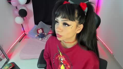 zoe_sullivan_ online show from December 5, 9:50 am