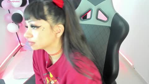 zoe_sullivan_ online show from December 5, 12:55 pm