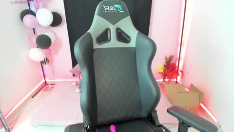 zoe_sullivan_ online show from December 16, 9:35 am