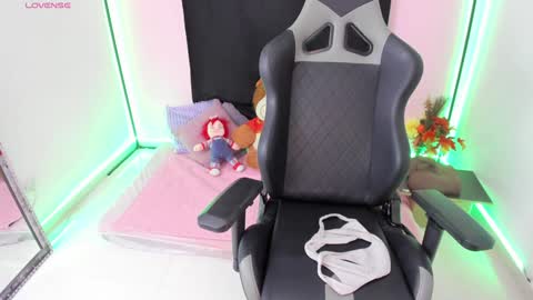 zoe_sullivan_ online show from December 24, 9:50 am