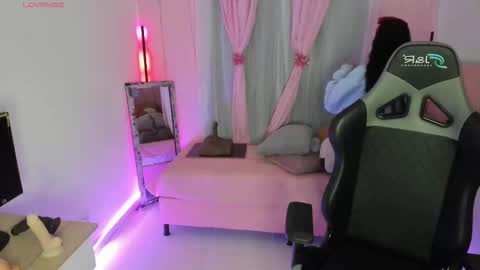 zoe_sullivan_ online show from February 13, 9:51 am