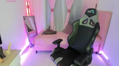 zoe_sullivan_ online show from February 20, 9:44 am