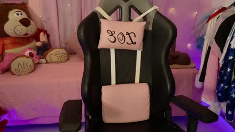 zoe_sullivan_ online show from April 16, 9:10 am