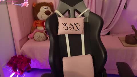 zoe_sullivan_ online show from May 25, 9:15 am