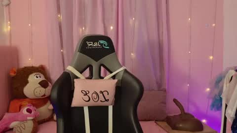 zoe_sullivan_ online show from May 31, 9:05 am