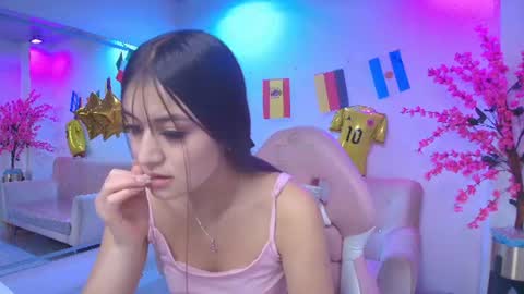 Snapshot of zoe_swan chatting on July 12, 11:23 am Zoe online show from July 12, 11:23 am