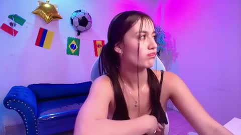 Snapshot of zoe_swan chatting on July 13, 11:40 pm Zoe online show from July 13, 11:40 pm