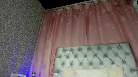 zoe tamara online show from April 7, 1:22 pm